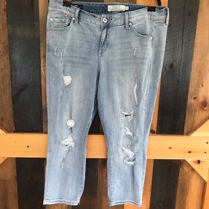 Torrid Skinny distressed light wash crop jeans sz 16